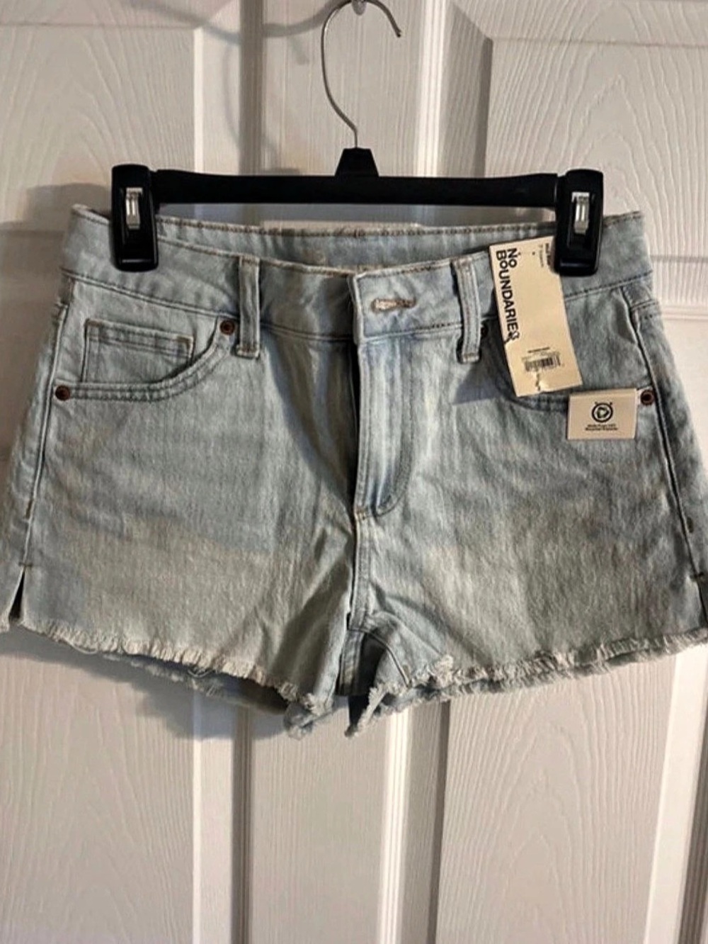 No Boundaries Mid-Rise Denim Short Shorts in Blue Size 2 NWT